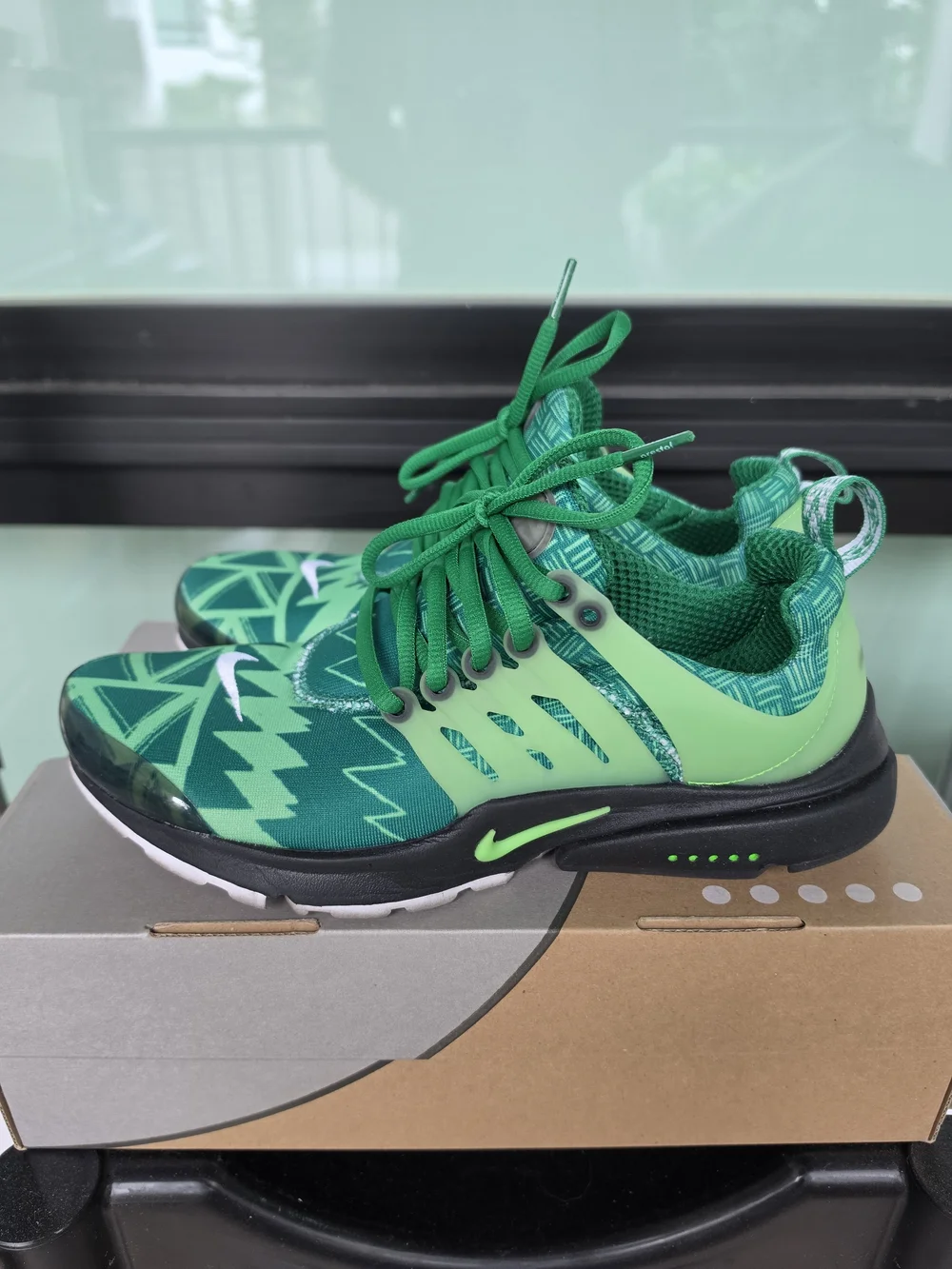 Nike Presto Green Geometric Athletic Sneakers - Picture 1 of 6